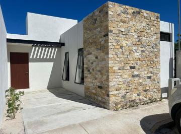 Casa · 83m² · 2 Recámaras · 2 Estacionamientos · Casa en Venta en Pueblo Chelem