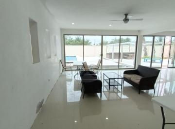 Casa · 472m² · 4 Recámaras · 5 Estacionamientos · Casa en Venta en Pueblo Chicxulub Puerto