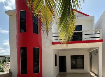 Casa · 340m² · 4 Recámaras · 2 Estacionamientos · Casa en Venta en Pueblo Chicxulub Puerto