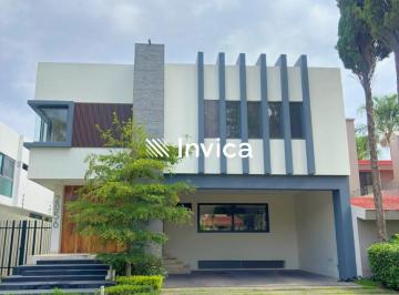 Casa de 4 habitaciones, Zapopan · Casa en Venta en Valle Real, Entrega Inmediata*