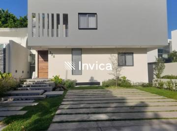 Casa de 4 habitaciones, Zapopan · Residencia en Venta en Valle Real - Entrega Inmediata.