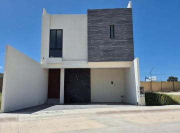 Casa · 237m² · 3 Recámaras · 2 Estacionamientos · Casa en Tarragona con Sala de Juegos