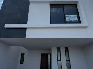 Casa · 180m² · 3 Recámaras · 2 Estacionamientos · Casa en Venta en Gran Peñon