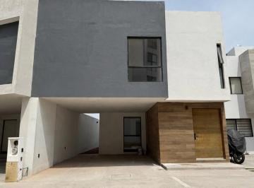 Casa · 224m² · 4 Recámaras · 2 Estacionamientos · Casa en Campo Azul
