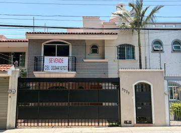 FACHADA DE LA CASA · Casa en Venta en Rinconada de Los Novelistas, Zapopan