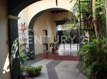 Casa · 300m² · 3 Recámaras · 2 Estacionamientos · Casa en Venta en Zona Centro Colima