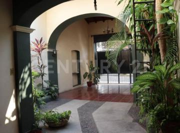Casa · 300m² · 3 Recámaras · 2 Estacionamientos · Casa en Venta en Zona Centro Colima