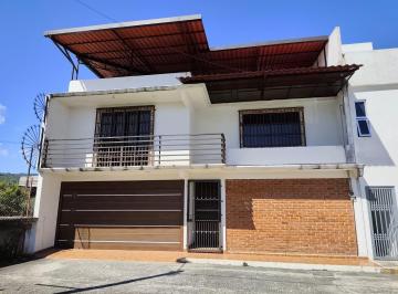 FACHADA · Bonita Casa en Zona Centro