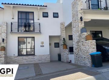 Casa · 192m² · 3 Recámaras · 2 Estacionamientos · Casa Amueblada en Renta Lombardía León Guanajuato