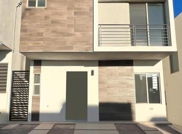 1 · Casa en Renta en Bosques de Altea con Patio Amplio (Por Circuito Universitario)