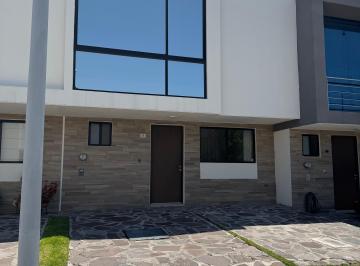 Casa en condominio de 3 habitaciones, Querétaro · Casa en Venta en Privada en El Refugio, Querétaro