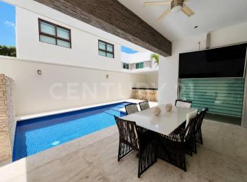 Alberca · Casa en Venta Residencial Cumbres
