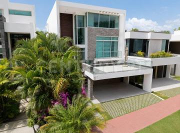 Casa · 449m² · 5 Recámaras · 3 Estacionamientos · Casa en Venta Residencial Cumbres Cancún