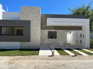 Casa · 189m² · 3 Recámaras · 2 Estacionamientos · Casa en Venta en Temozón Norte