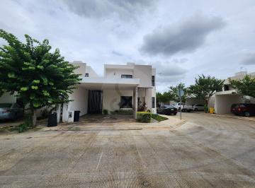 Casa · 175m² · 3 Recámaras · 2 Estacionamientos · Casa en Venta en Tixcacal Opichen