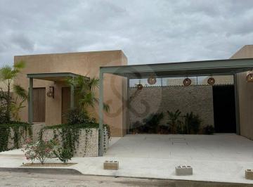 Casa · 345m² · 3 Recámaras · 2 Estacionamientos · Casa en Venta en Cholul