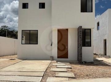 Casa · 96m² · 2 Recámaras · 2 Estacionamientos · Casa en Venta en Pueblo Conkal