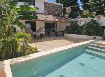 Casa · 243m² · 3 Recámaras · 2 Estacionamientos · Casa en Venta en Merida Centro