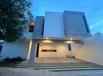 Casa · 415m² · 4 Recámaras · 3 Estacionamientos · Casa en Venta en Monterra