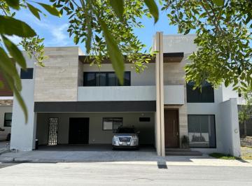 Casa · 385m² · 3 Recámaras · 3 Estacionamientos · Casa - Yerbaniz