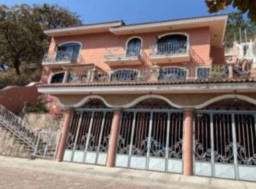 Casa de 4 habitaciones, Zapopan · Casa en Venta en Bugambilias - Coto Cristal 142