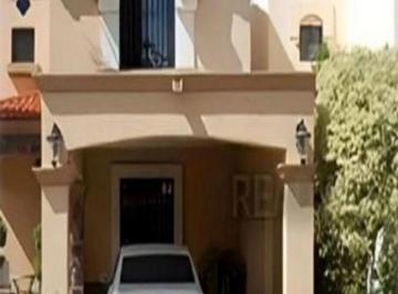 Casa de 4 habitaciones, Hermosillo · Hermosa Casa en Fraccionamiento en Venta!