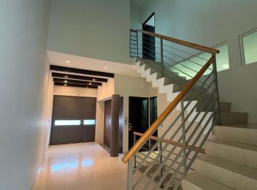 Casa de 3 habitaciones, San Pedro Garza García · Casa en Venta en Privanzas en San Pedro Garza Garcia