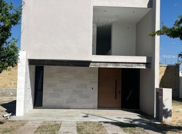 Casa · 194m² · 4 Recámaras · 4 Estacionamientos · Casa en Venta en Mayorca León Gto