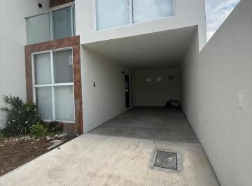 Casa · 170m² · 3 Recámaras · 2 Estacionamientos · Casa en Renta Forja Real