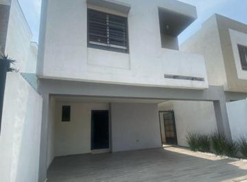 Casa de 3 habitaciones, García · Casa en Renta en Cumbres Montenova Sec. Nuvol