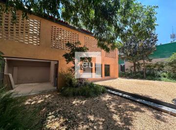 Casa uso de suelo de 8 habitaciones, Coyoacán · Casa en El Corazón de Coyoacán con Uso de Suelo