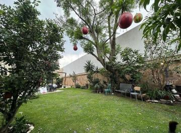 88060d145012e59a554e6882a101abfcca036e37c0b55879f0412066b117aadf · Casa en Renta en Jardines del Pedregal en Cdmx, con Terraza y Alberca