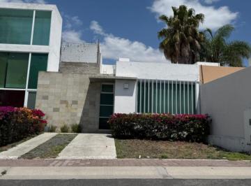 1 · Casa de Una Planta, 2 Recámaras en El Refugio Qro!