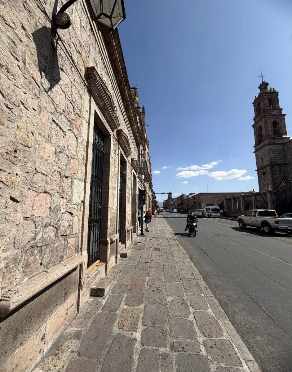 Casa con Local Uso Comercial en Renta