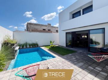 Casa · 173m² · 3 Recámaras · 2 Estacionamientos · Casa con Alberca Fraccionamiento con Vigilancia, Riviera Veracruzana
