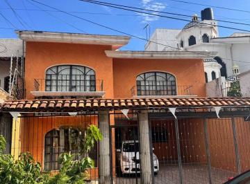 Casa de 6 habitaciones, Zapopan · Casa en Venta en Arcos Guadalupe - Ganaderos 5365