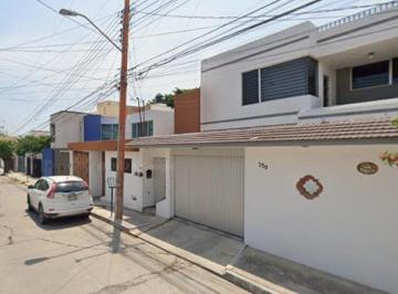Casa de 4 habitaciones, Corregidora · Hermosa Casa en Venta en Tejeda, El Pueblito, Queretaro