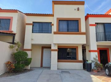 Casa de 3 habitaciones, Irapuato · Bonita Casa