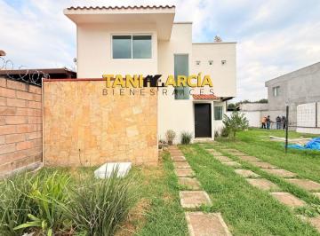 Casa de 2 habitaciones, Fortín · Vendo Amplia Casa en Privada en Fortín!