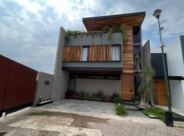 Casa · 290m² · 3 Recámaras · 2 Estacionamientos · Casa - Exclusividad y Confort en Los Almendros, Zapopan
