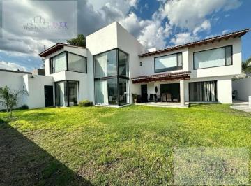 Casa · 420m² · 3 Recámaras · 3 Estacionamientos · Casa - Fraccionamiento Provincia Juriquilla
