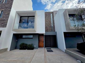 47fc8e914b66222403189f92cc7123022ba3691a6f2a9df226ee781c71e71e27 · Casa Saya | El Árbol Que Vive Adentro | Tv Wall Mármol · Doble Altura | Zibatá