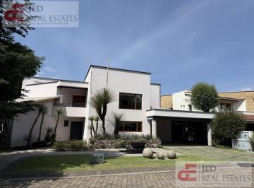 Casa · 550m² · 3 Recámaras · 4 Estacionamientos · Casa en Club de Golf Los Encinos