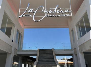 5ecc212ff8d67ae5b42742fd7c27a8c8fee1dc1789e5a84c7d52bea6c1ac3e8f · Local en Renta en Plaza La Cantera