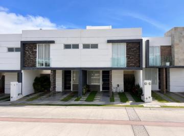 Casa en condominio de 3 habitaciones, Querétaro · Casa de Segunda Mano con Amplios Espacios y Roof Garden
