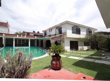 Casa de 7 habitaciones, Emiliano Zapata · Propiedad con Dos Casas, Alberca y Jardín | Burgos, Cuernavaca