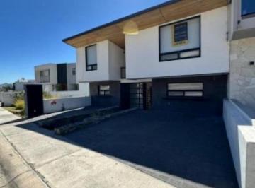 Casa · 292m² · 3 Recámaras · 3 Estacionamientos · Venta o Renta Casas Queretaro Juriquilla Paseo de Las Lomas