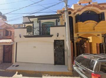 Casa de 3 habitaciones, Arandas · En Venta Propiedad Excelente Precio, Col. Hacienda Palomino, Jalisco