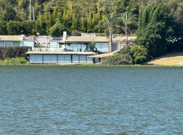 Casa · 800m² · 5 Recámaras · 4 Estacionamientos · Casa en El Lago Valle de Bravo