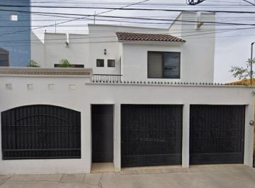 Casa de 5 habitaciones, Aguascalientes · Venta de Casa en Montebello Aguascalientes
